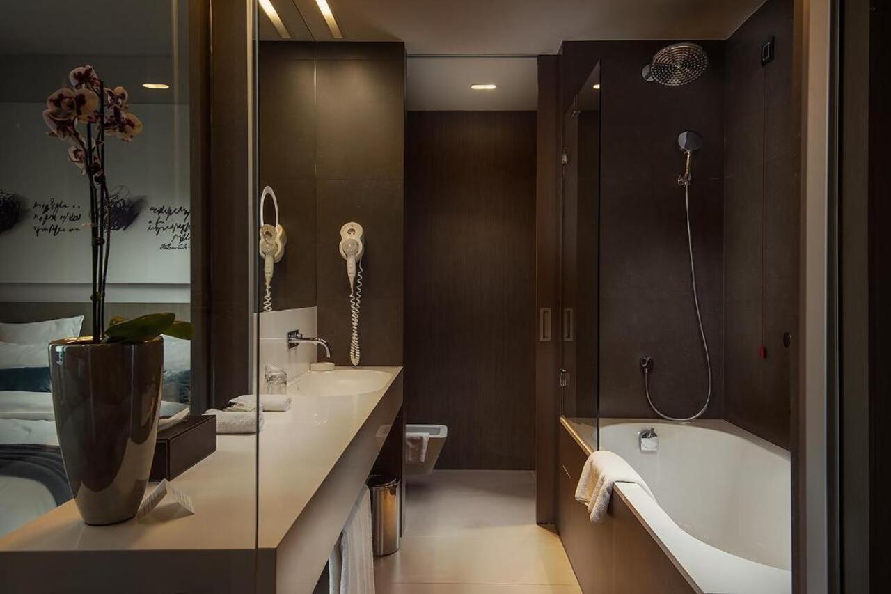 Cubo Hotel